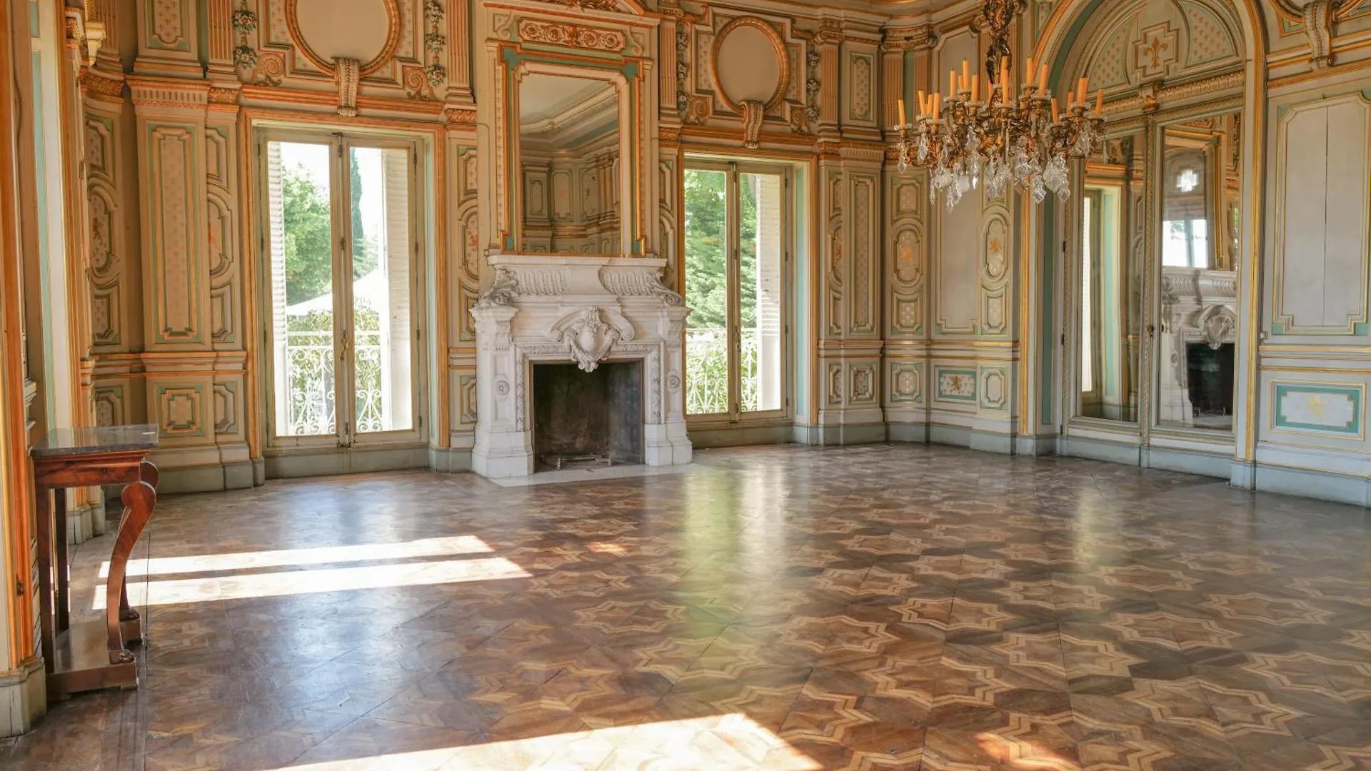 Дом отдыха Chateau Du Bost, 21 Personnes, Piscine, Beaujolais Blace