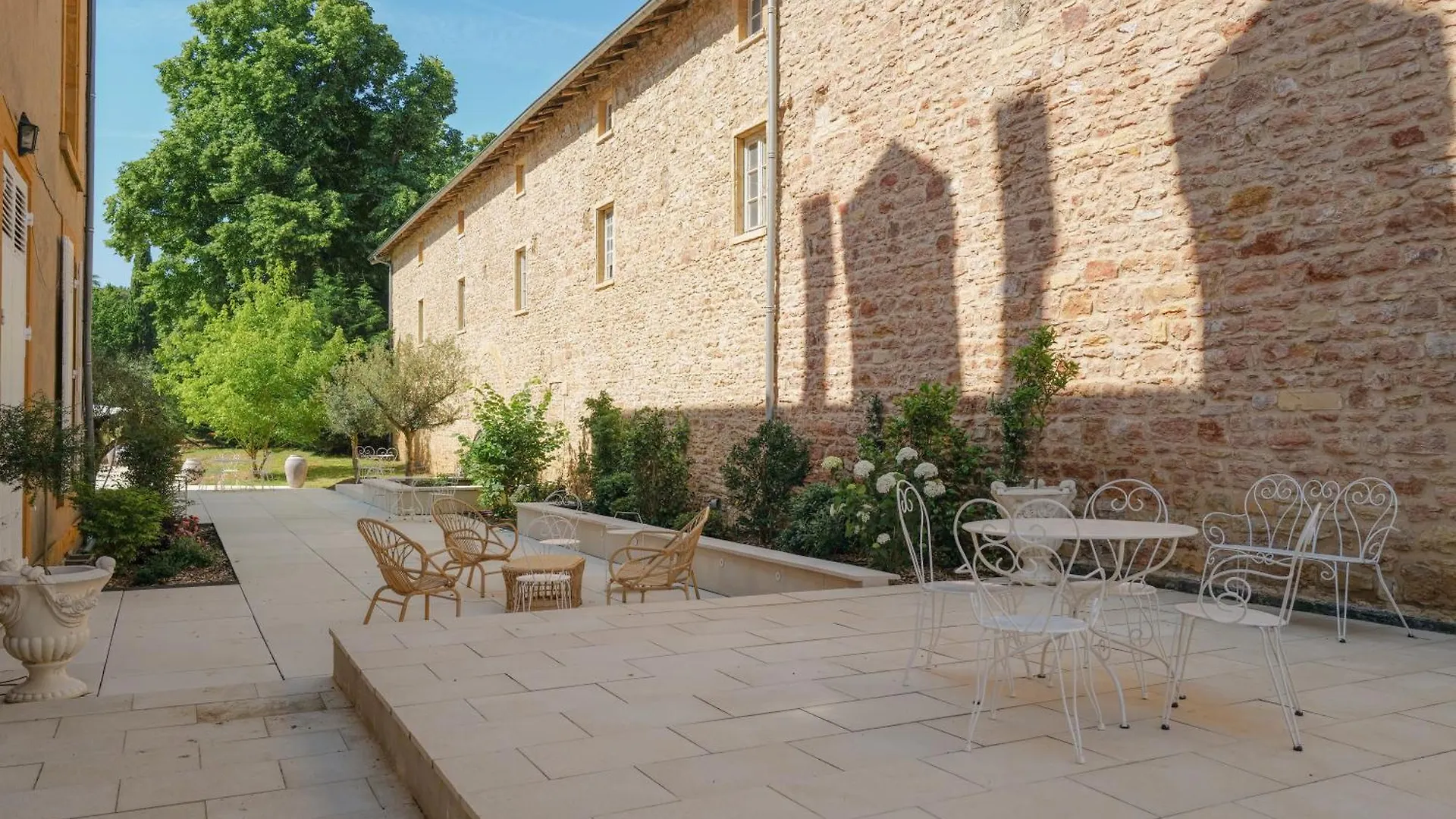 Chateau Du Bost, 21 Personnes, Piscine, Beaujolais Blace
